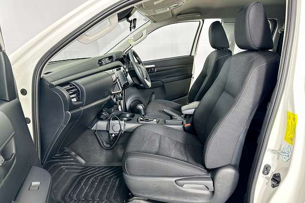 2025 Toyota HILUX SR (4x4) GUN126R RC 4X4