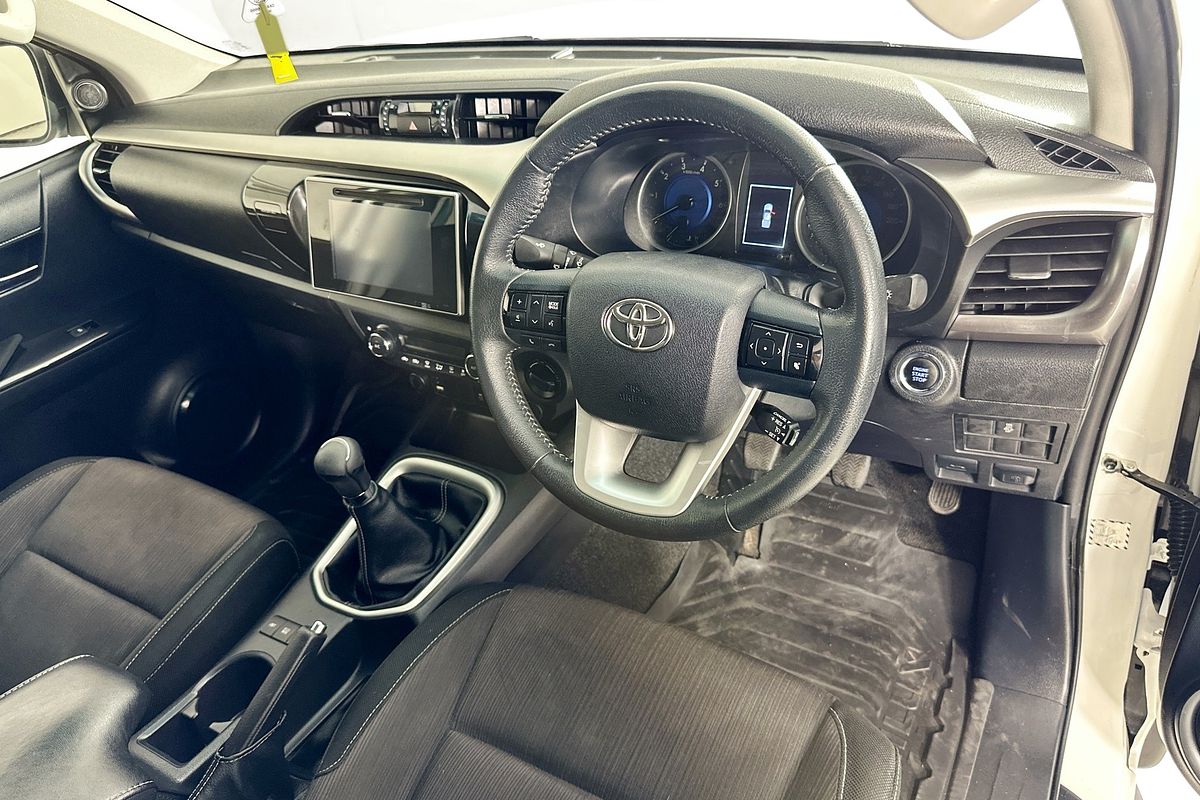 2017 Toyota HILUX SR5 (4x4) GUN126R 4X4