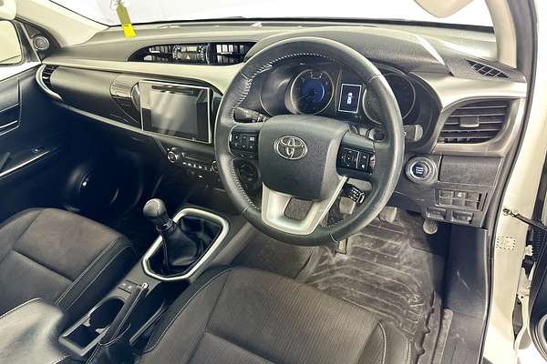 2017 Toyota HILUX SR5 (4x4) GUN126R 4X4
