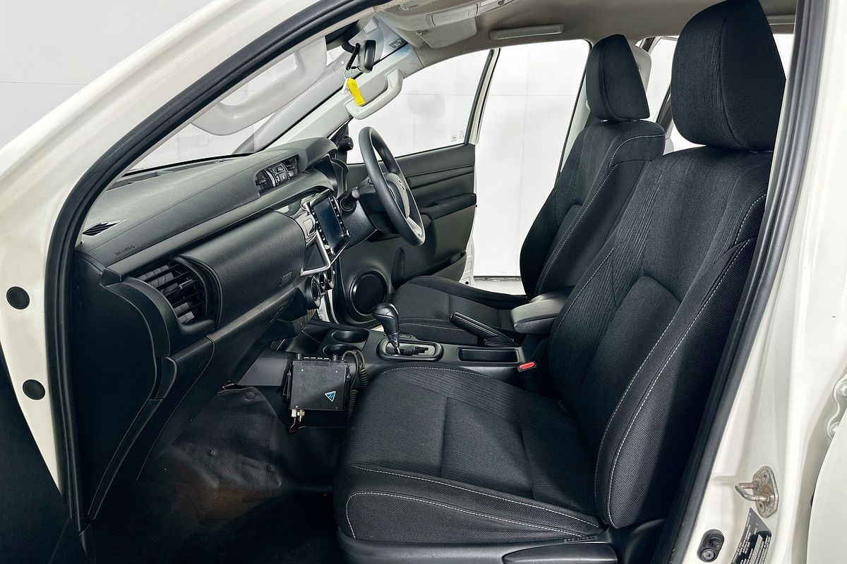 2021 Toyota HILUX SR (4x4) GUN126R FACELIFT 4X4