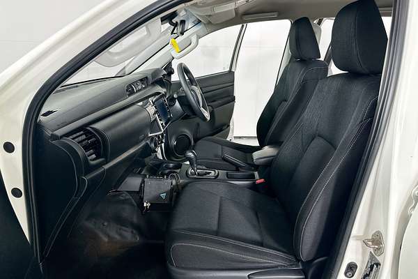 2021 Toyota HILUX SR (4x4) GUN126R FACELIFT 4X4