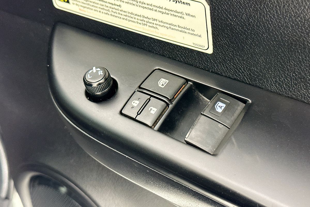 2020 Toyota Hilux SR (4x4) GUN126R FACELIFT 4X4