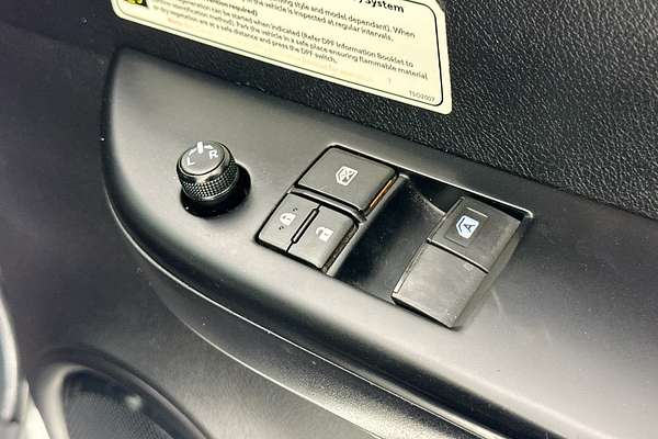 2020 Toyota Hilux SR (4x4) GUN126R FACELIFT 4X4