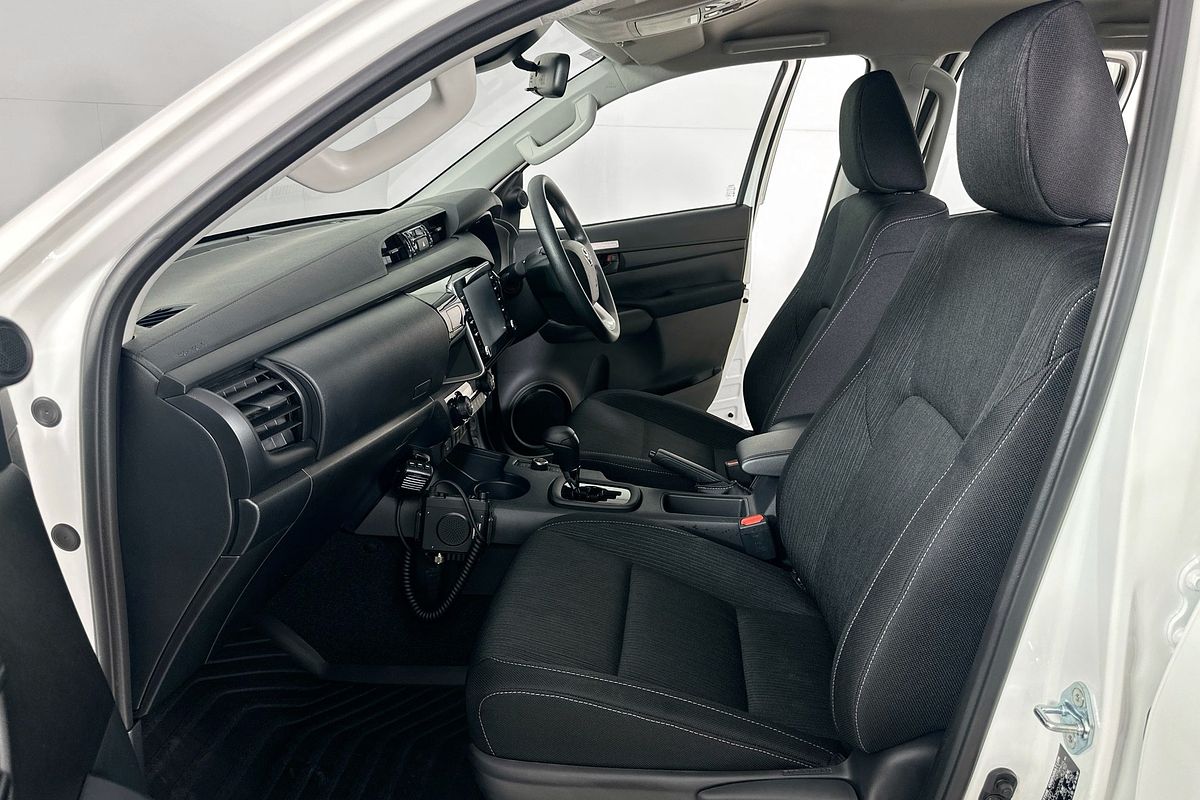 2025 Toyota HILUX SR 48V (4x4) GUN126R RC 4X4