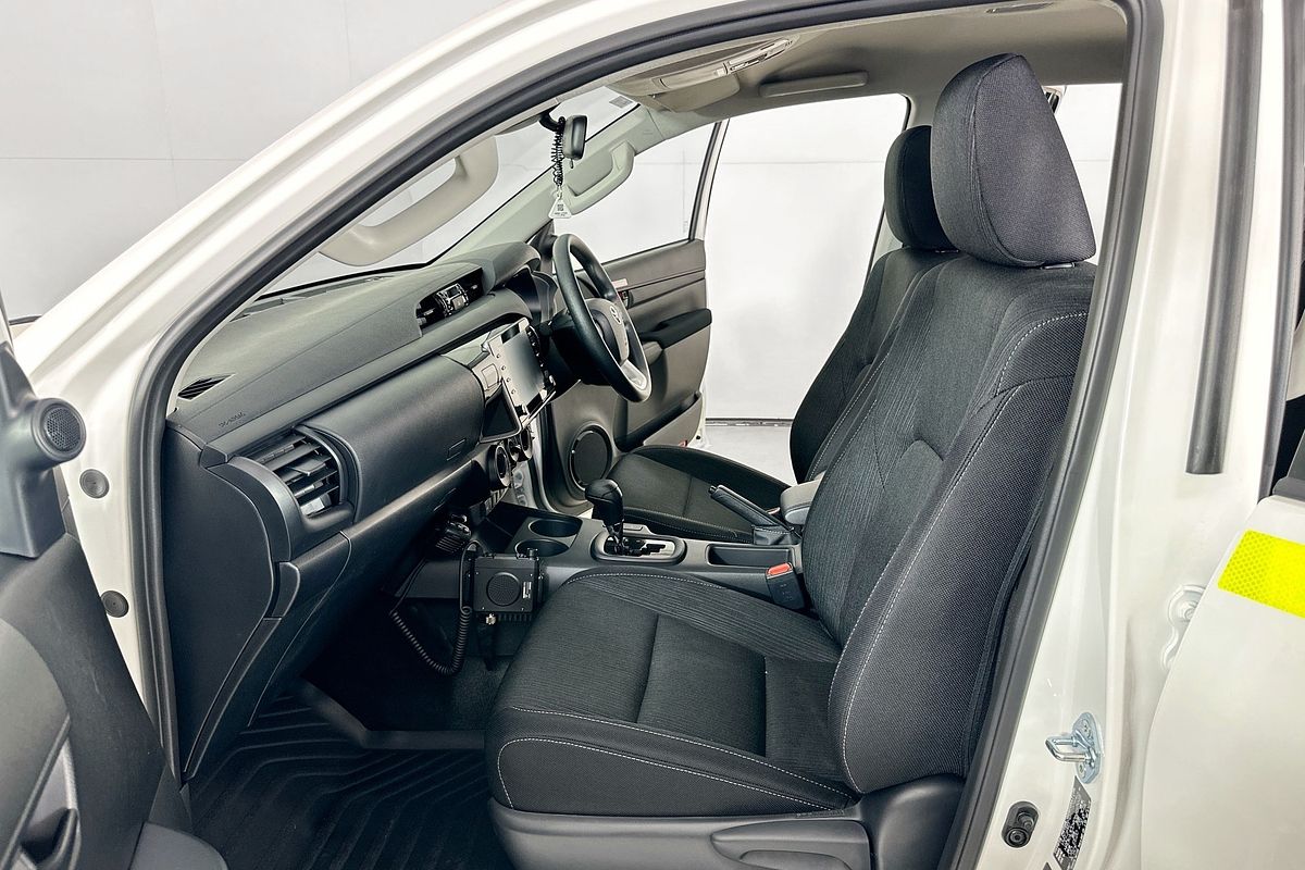 2025 Toyota HILUX SR (4x4) STEEL WHEELS GUN126R RC 4X4