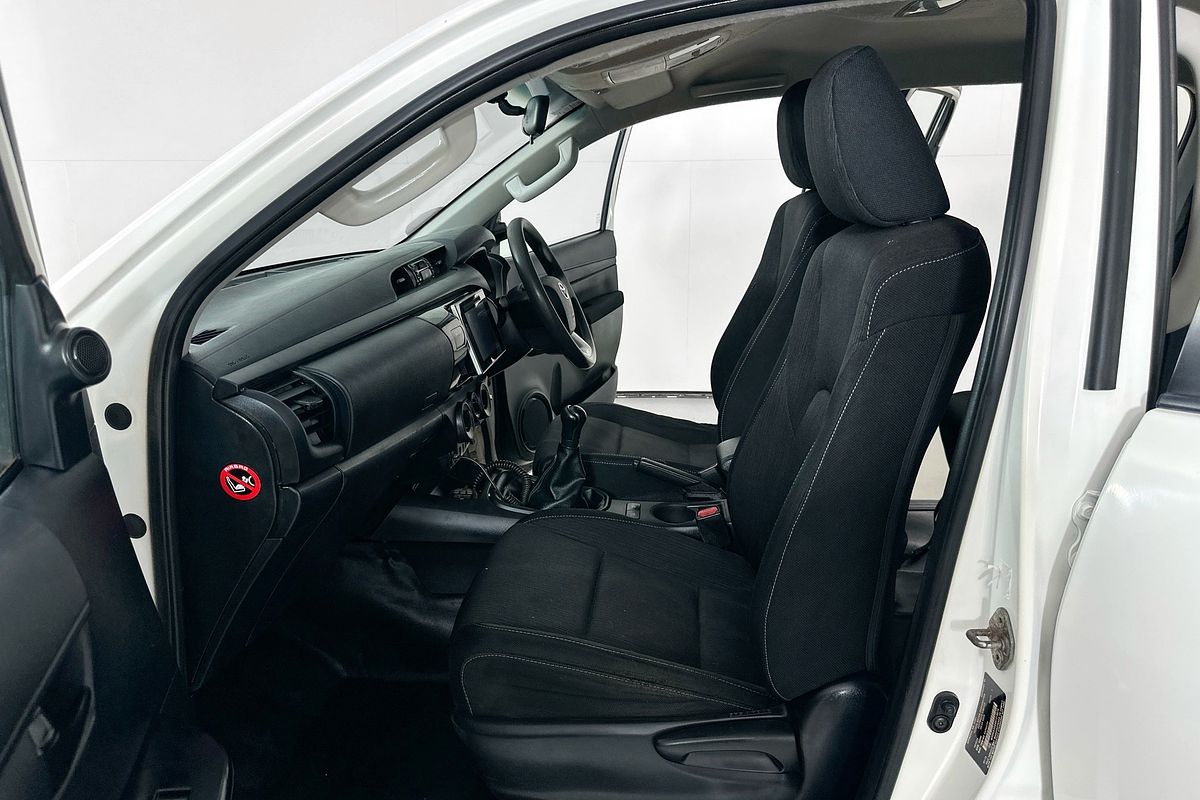 2018 Toyota HILUX SR (4x4) GUN126R MY19 4X4