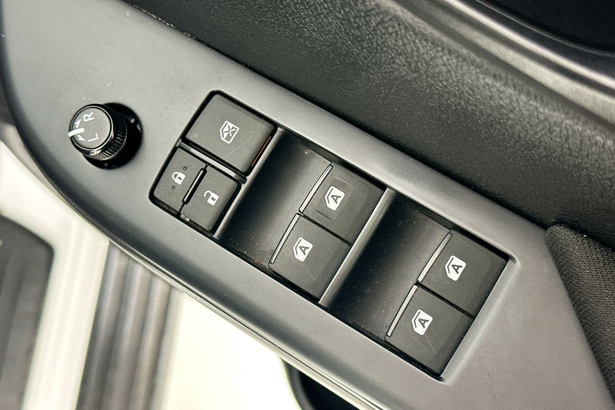 2024 Toyota HILUX SR 48V (4x4) GUN126R 4X4