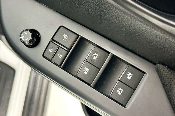 2024 Toyota HILUX SR 48V (4x4) GUN126R 4X4