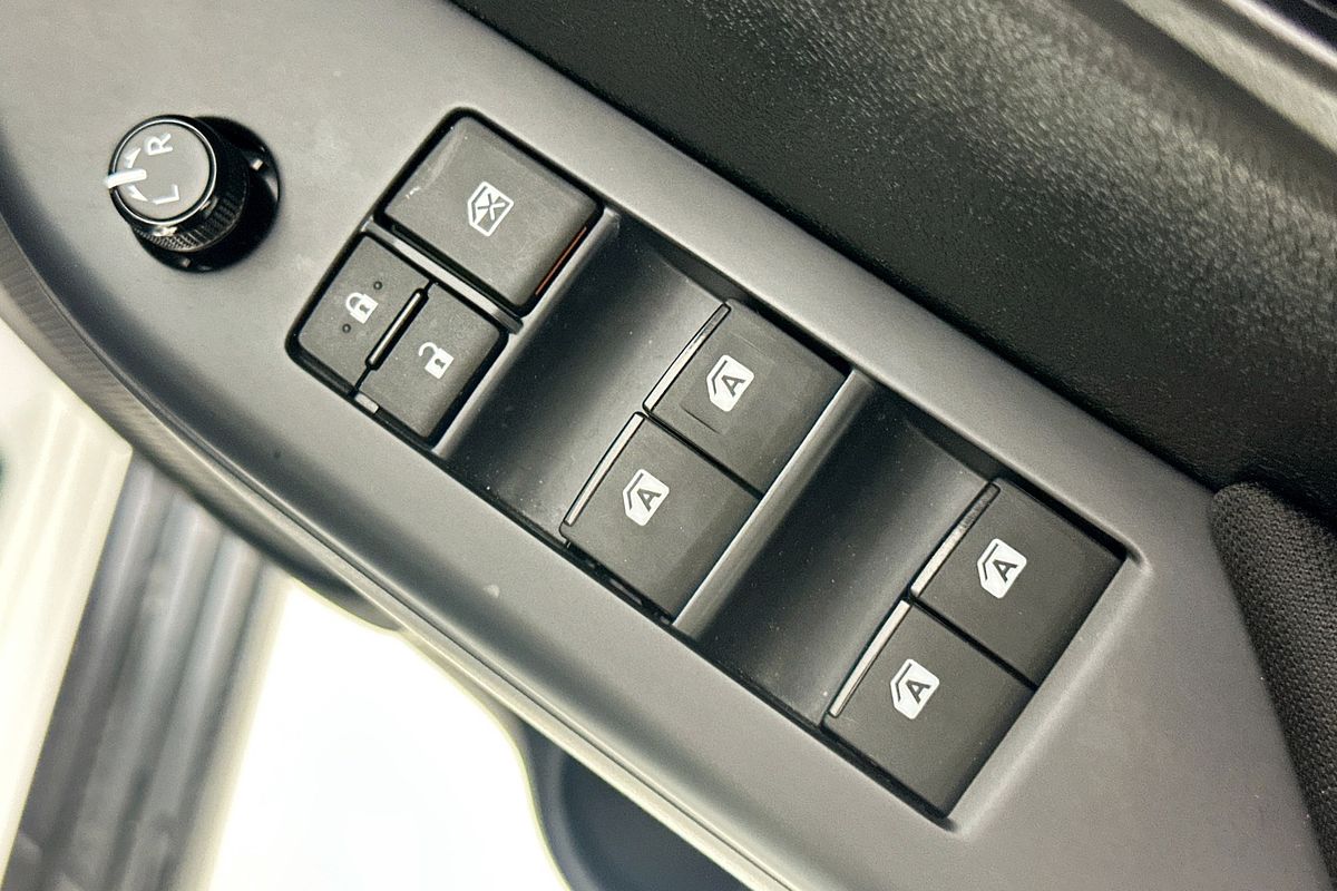 2024 Toyota HILUX SR 48V (4x4) GUN126R 4X4