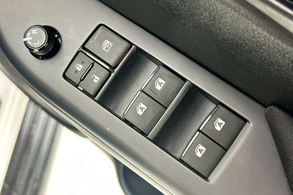 2024 Toyota HILUX SR 48V (4x4) GUN126R 4X4