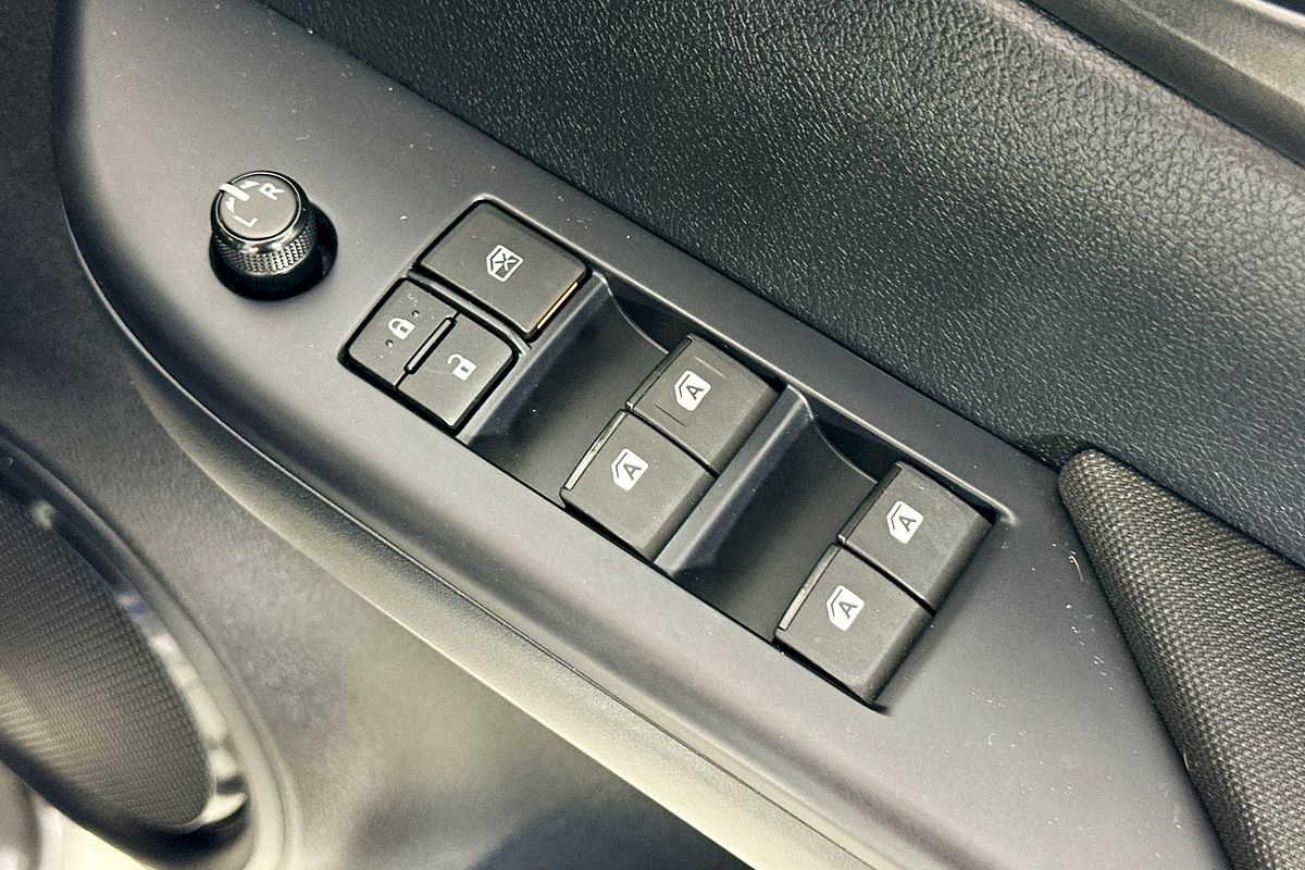 2024 Toyota HILUX SR 48V (4x4) GUN126R 4X4