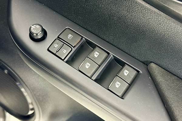 2024 Toyota HILUX SR 48V (4x4) GUN126R 4X4