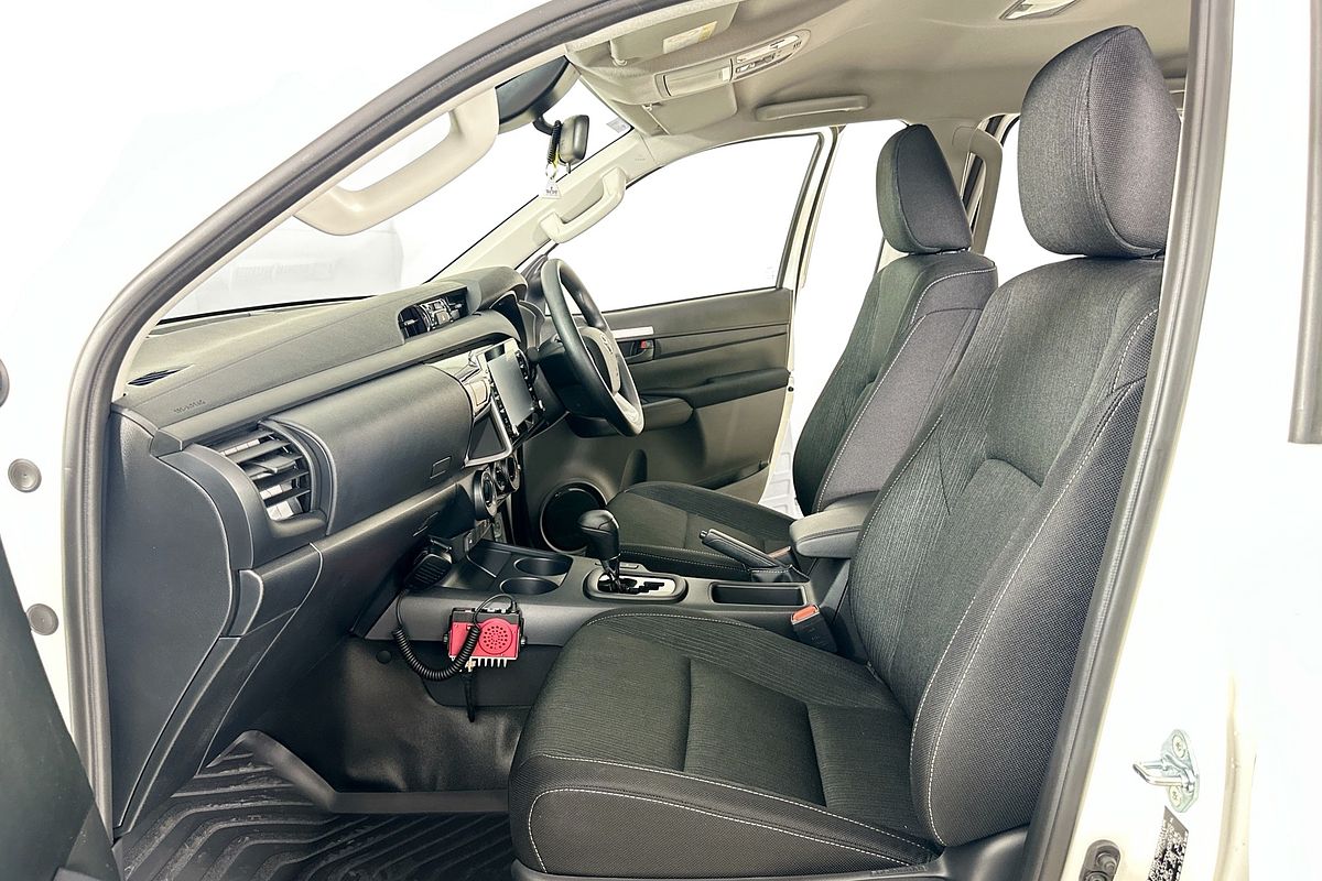 2025 Toyota HILUX SR (4x4) STEEL WHEELS GUN126R RC 4X4