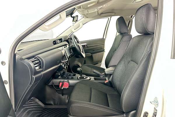 2025 Toyota HILUX SR (4x4) STEEL WHEELS GUN126R RC 4X4