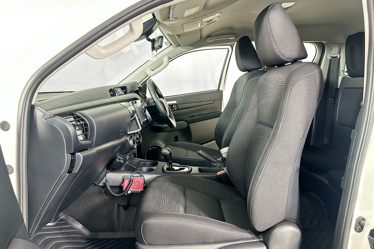 2025 Toyota HILUX SR (4x4) GUN126R RC 4X4