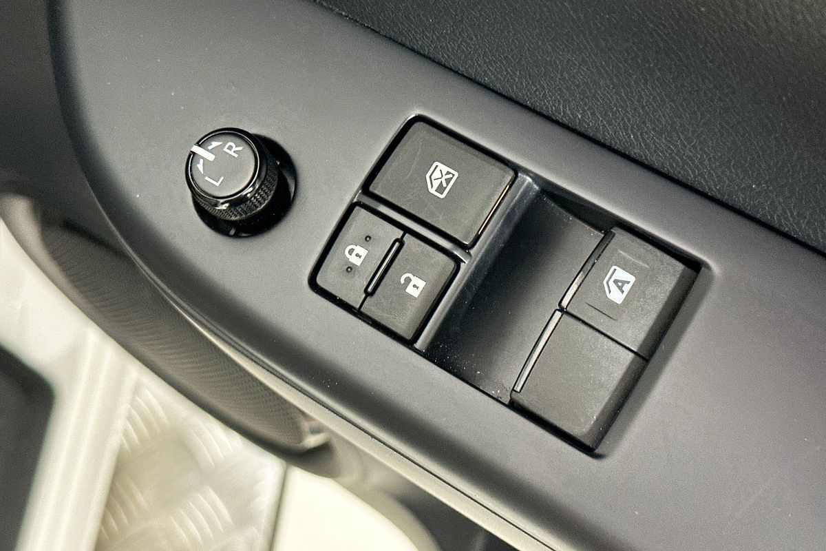 2025 Toyota HILUX WORKMATE (4x4) GUN125R RC 4X4