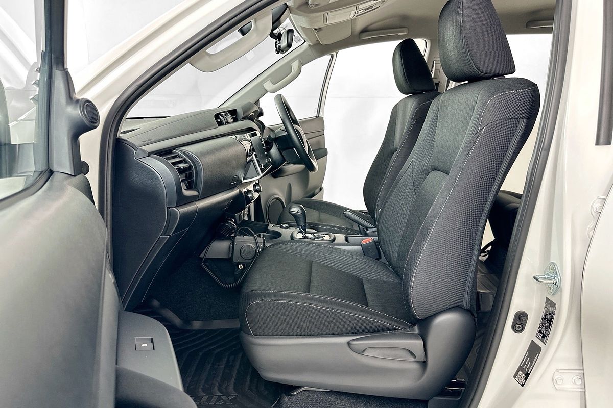 2025 Toyota HILUX SR 48V (4x4) GUN126R RC 4X4