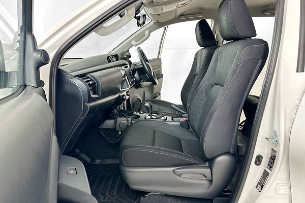 2025 Toyota HILUX SR 48V (4x4) GUN126R RC 4X4