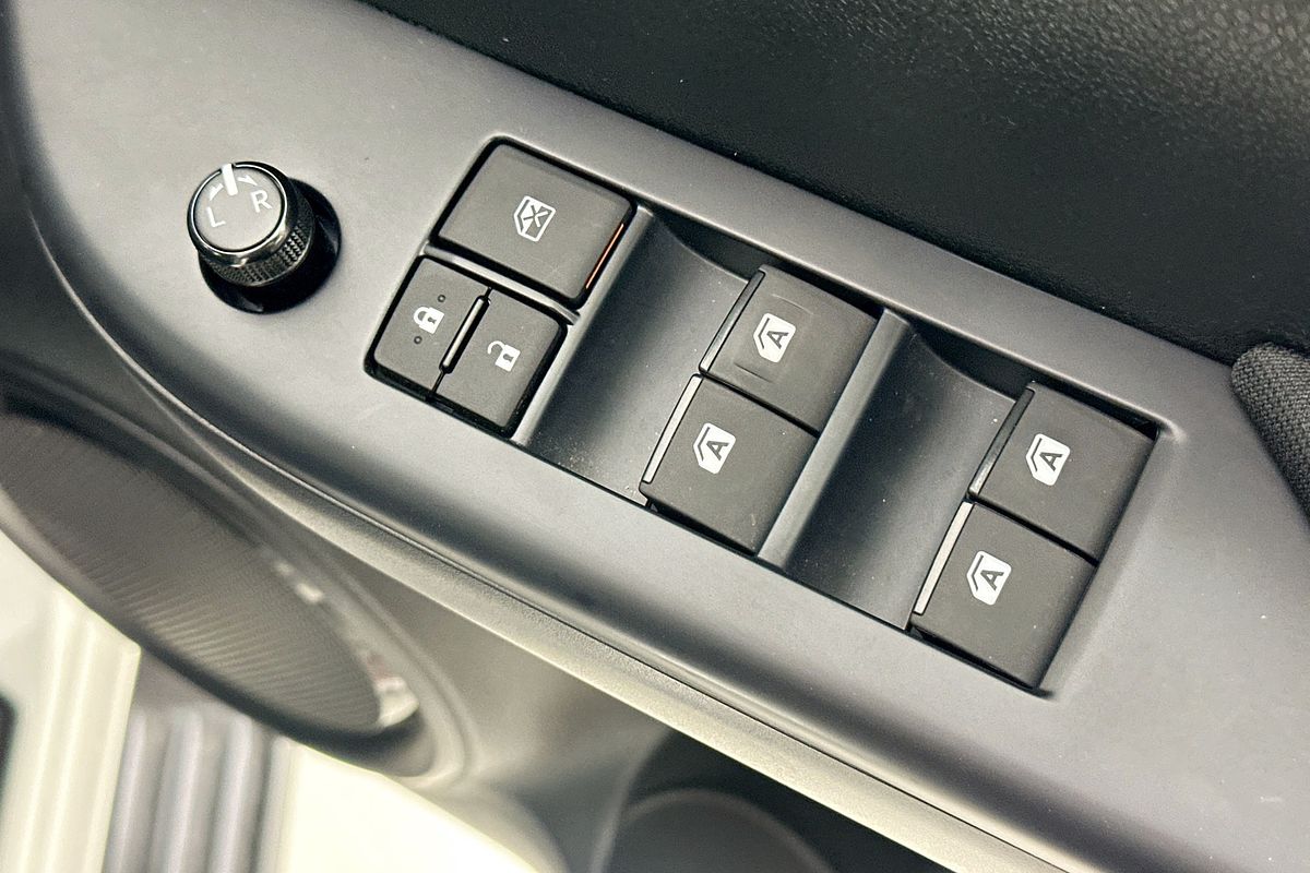 2025 Toyota HILUX SR 48V (4x4) GUN126R RC 4X4