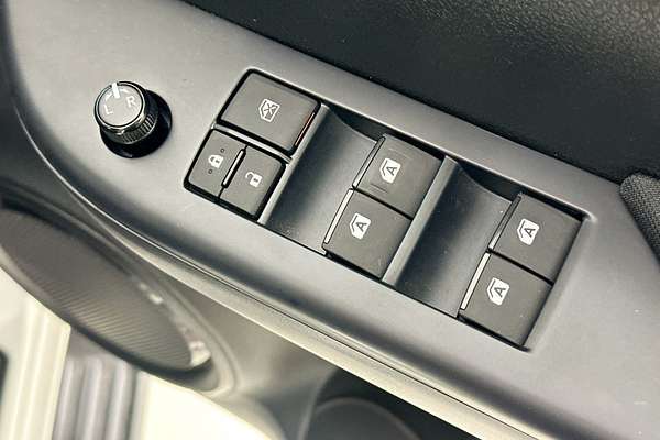 2025 Toyota HILUX SR 48V (4x4) GUN126R RC 4X4