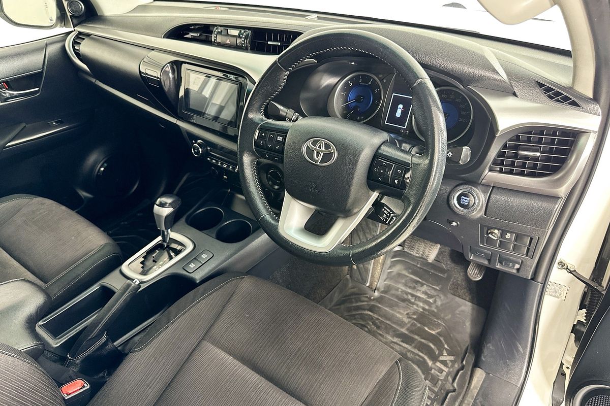 2017 Toyota HILUX SR5 (4x4) GUN126R 4X4
