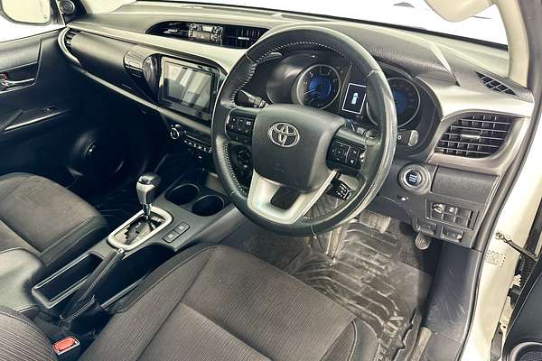2017 Toyota HILUX SR5 (4x4) GUN126R 4X4