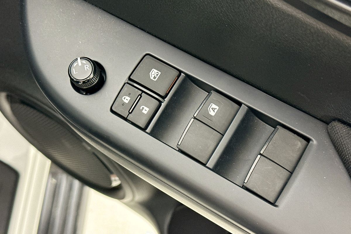 2025 Toyota HILUX SR (4x4) STEEL WHEELS GUN126R RC 4X4