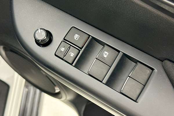 2025 Toyota HILUX SR (4x4) STEEL WHEELS GUN126R RC 4X4