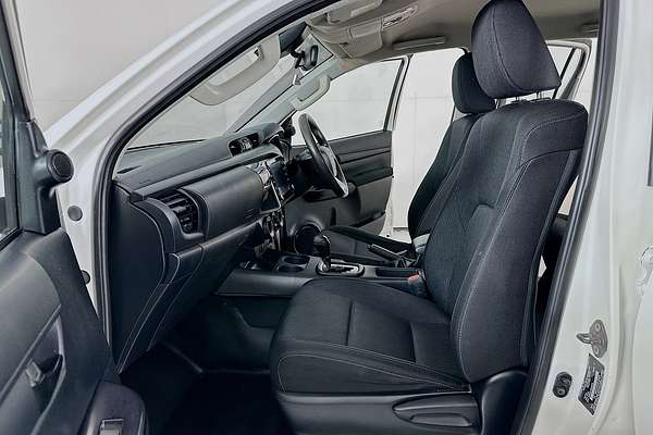 2021 Toyota HILUX SR (4x4) GUN126R FACELIFT 4X4