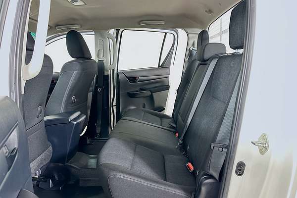 2021 Toyota HILUX SR (4x4) GUN126R FACELIFT 4X4