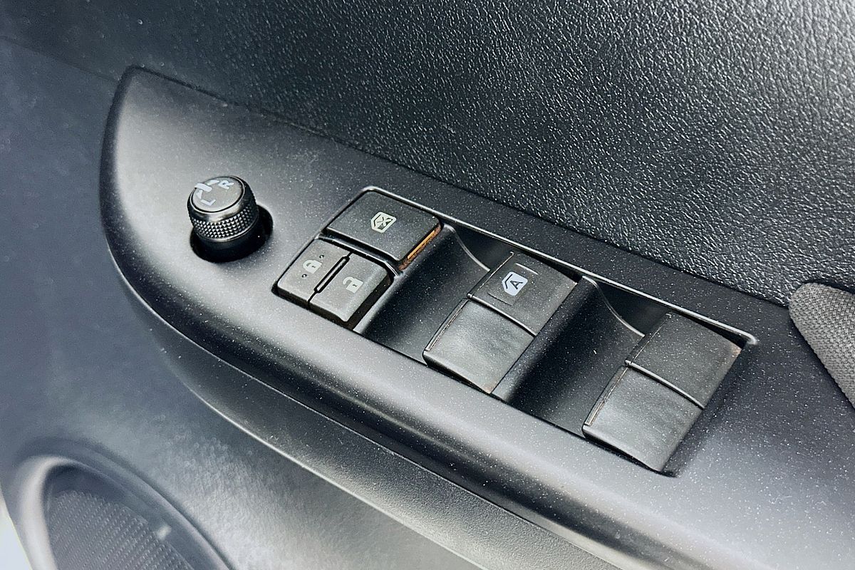2019 Toyota HILUX SR (4x4) GUN126R MY19 4X4