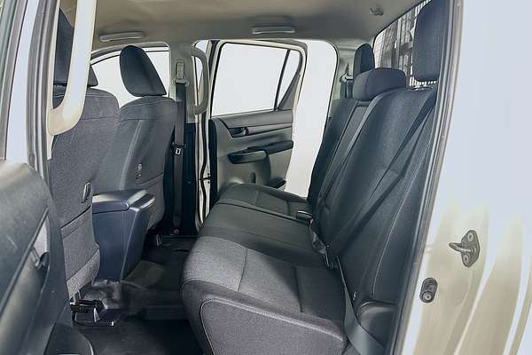2021 Toyota HILUX SR (4x4) GUN126R FACELIFT 4X4