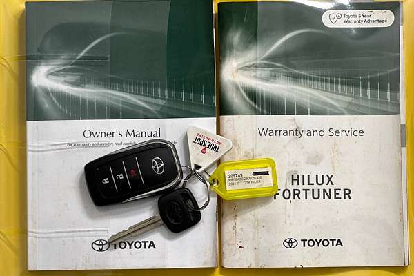 2021 Toyota HILUX SR5 (4x4) GUN126R FACELIFT 4X4
