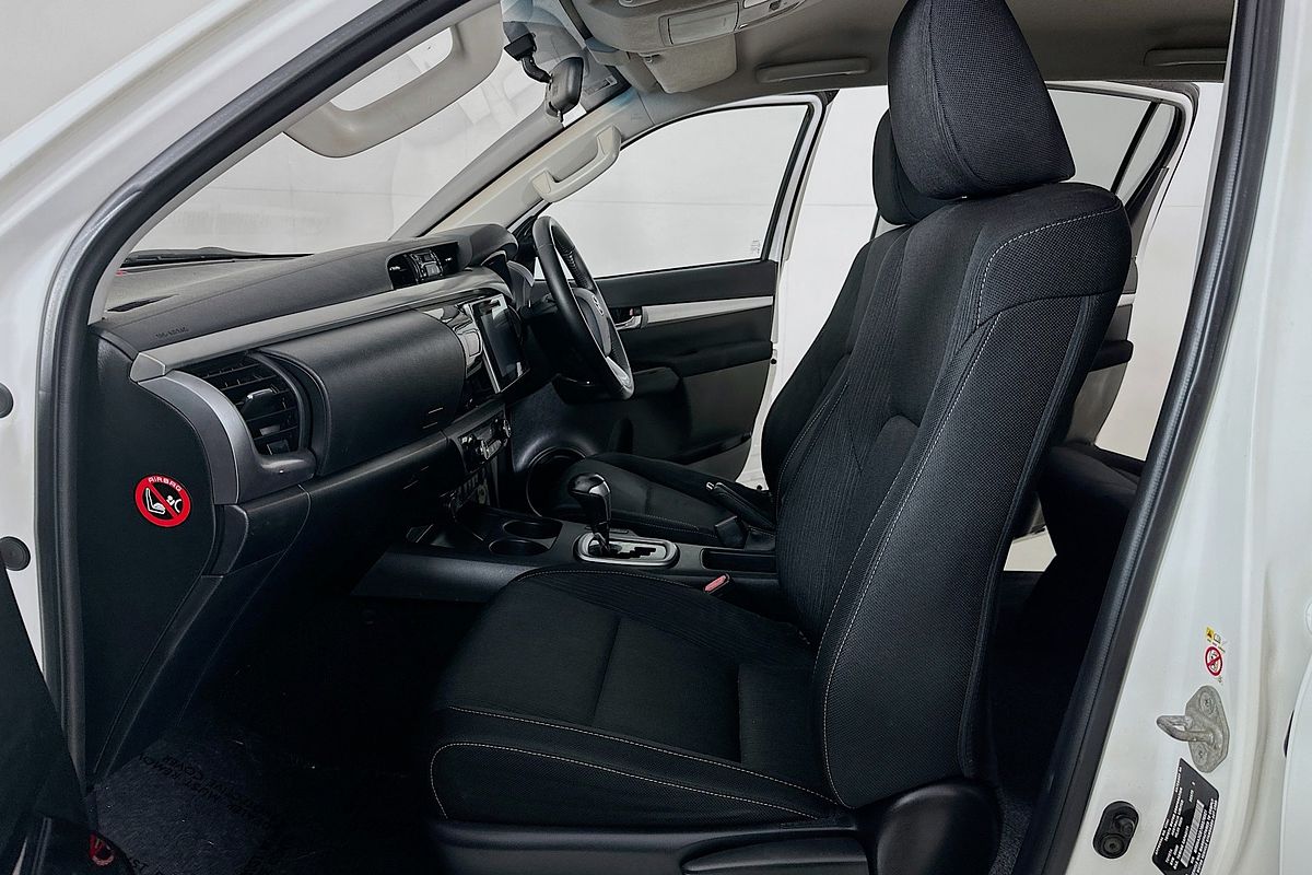 2016 Toyota HILUX SR5 (4x4) GUN126R 4X4