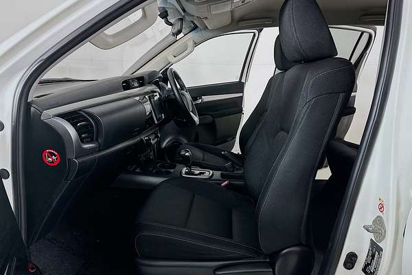 2016 Toyota HILUX SR5 (4x4) GUN126R 4X4