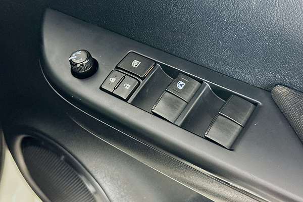 2017 Toyota HILUX SR (4x4) GUN126R MY17 4X4
