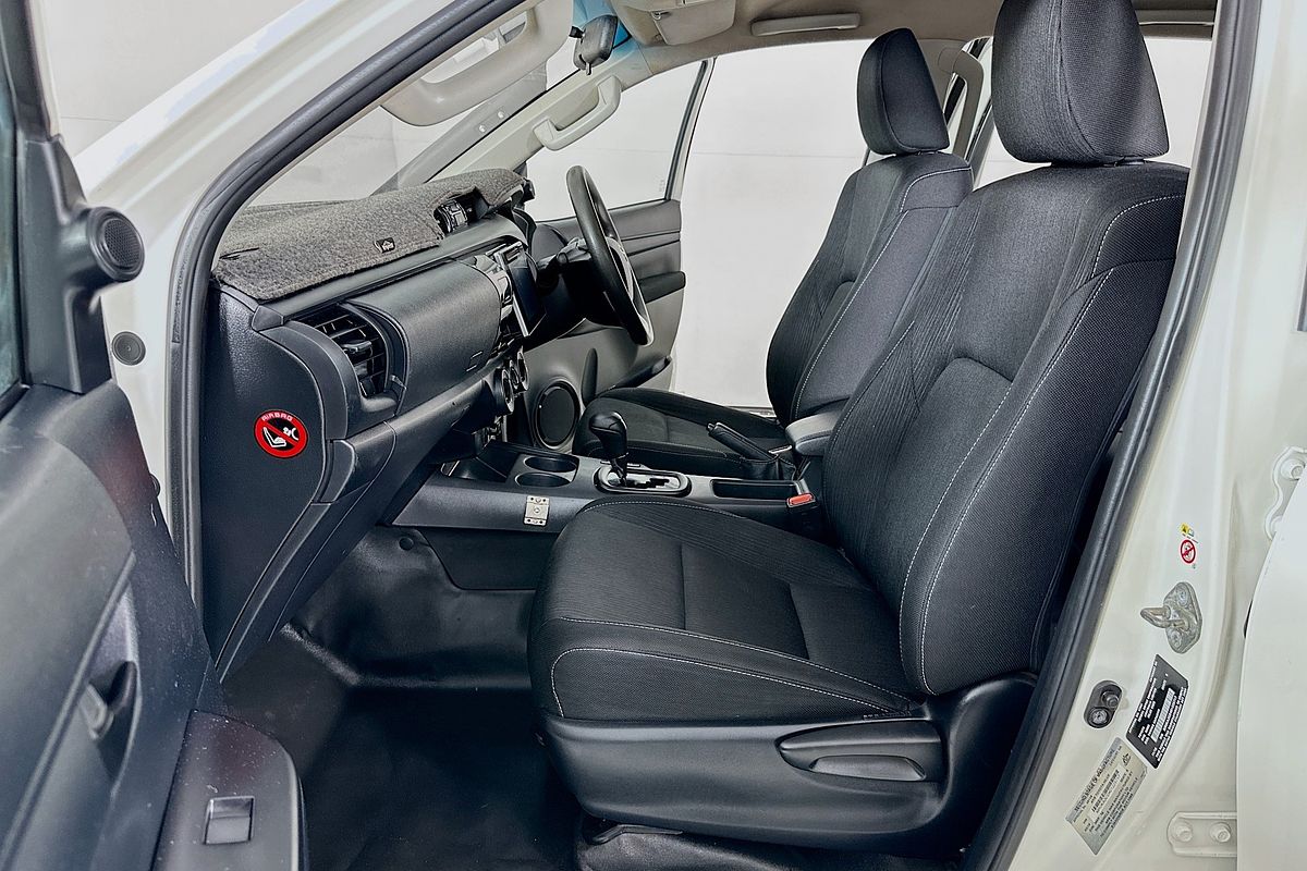 2018 Toyota HILUX SR (4x4) GUN126R MY19 4X4