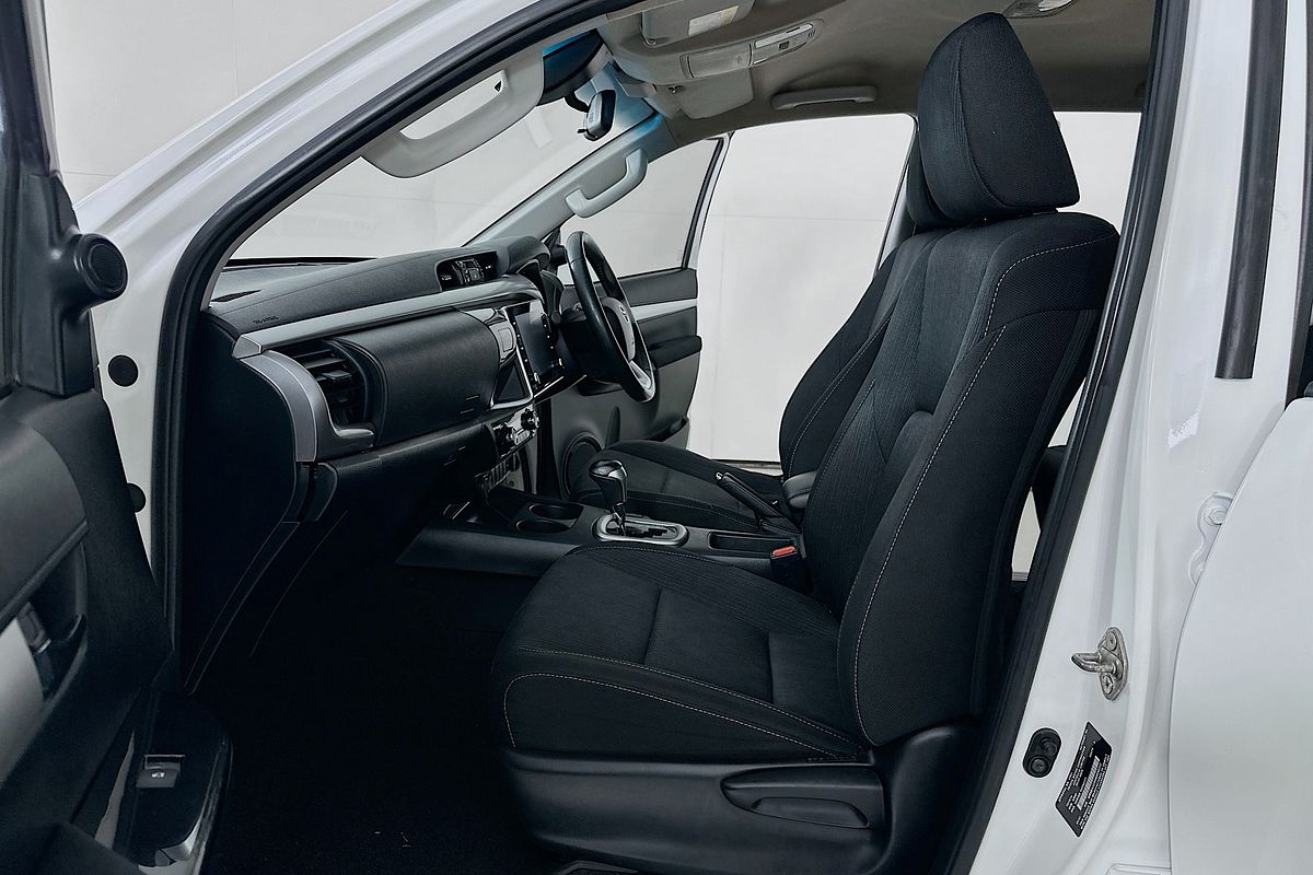 2021 Toyota HILUX SR5 (4x4) GUN126R FACELIFT 4X4