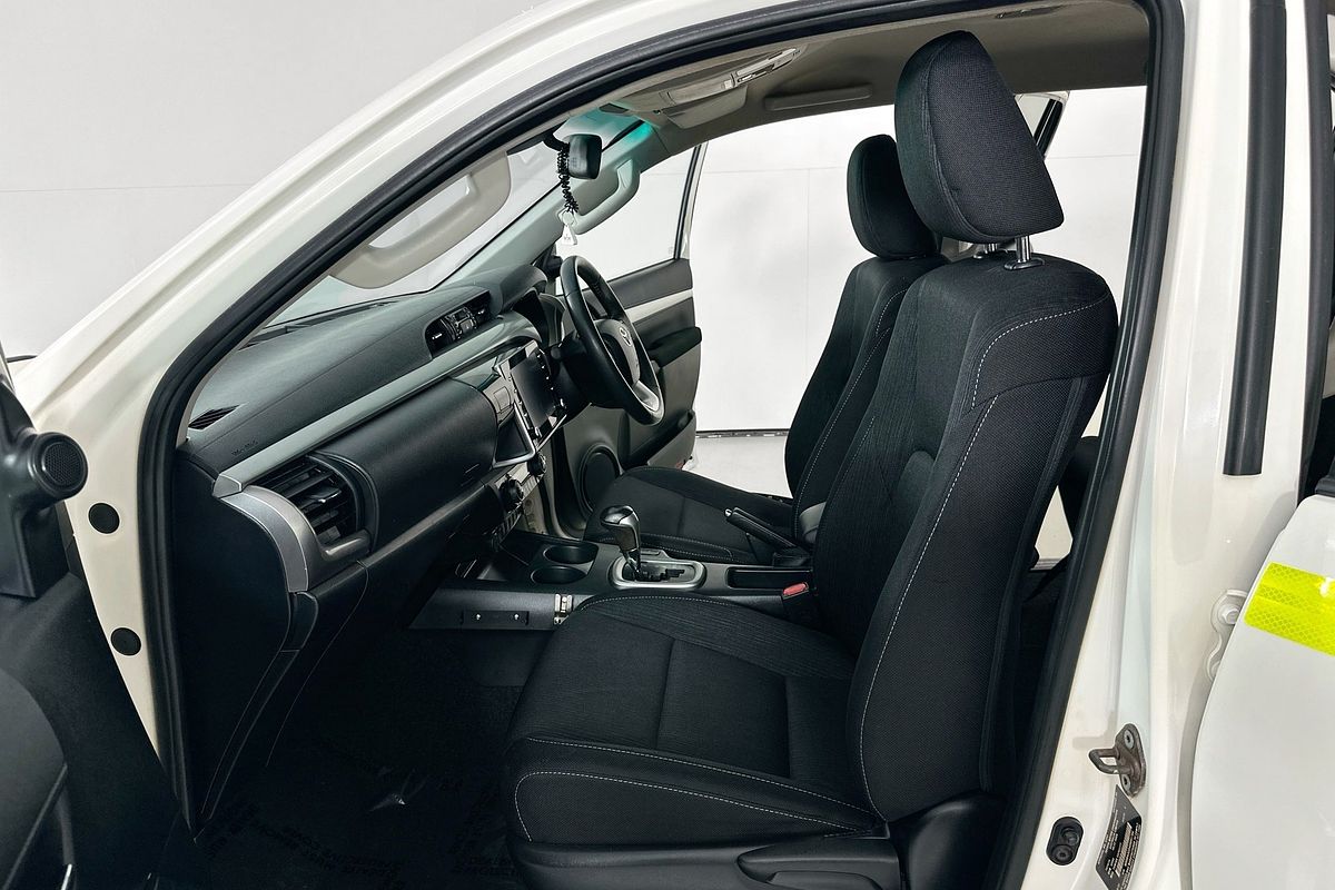 2021 Toyota HILUX SR5 (4x4) GUN126R FACELIFT 4X4