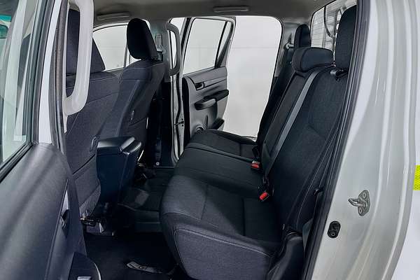 2020 Toyota HILUX SR (4x4) GUN126R FACELIFT 4X4