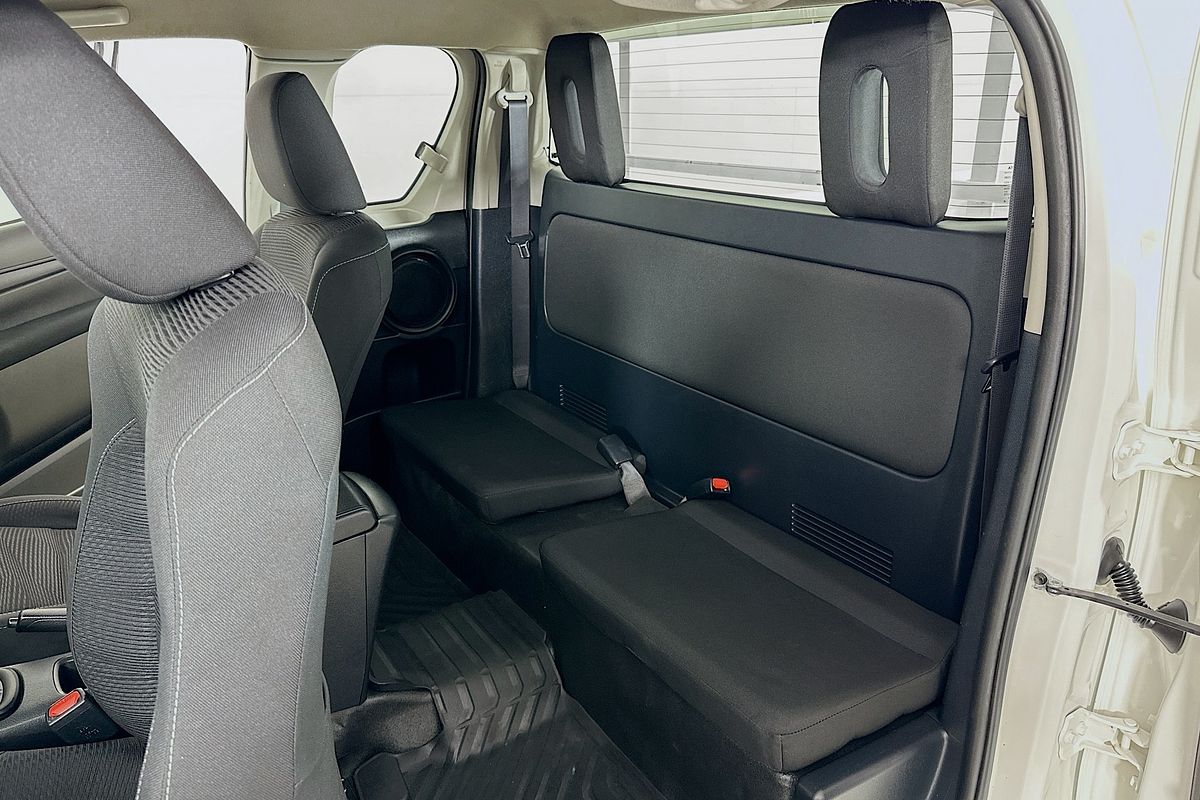 2017 Toyota HILUX SR GUN126R 4X4