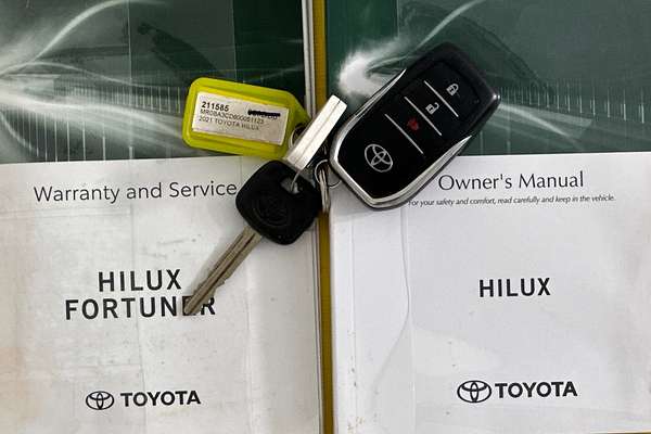 2021 Toyota HILUX SR5 (4x4) GUN126R FACELIFT 4X4