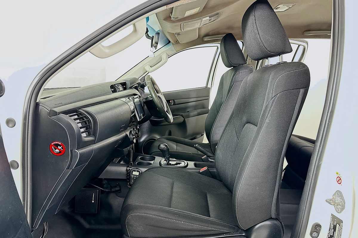 2019 Toyota HILUX SR (4x4) GUN126R MY19 4X4