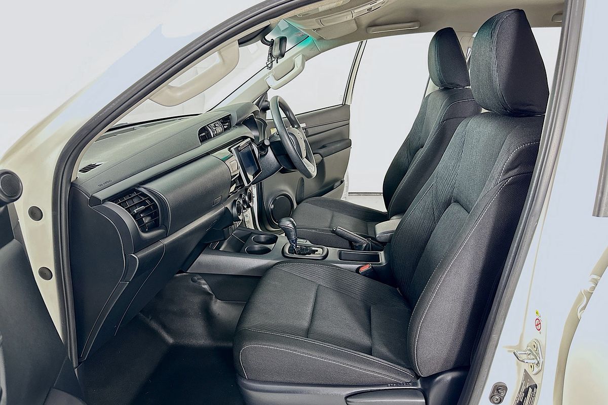 2019 Toyota HILUX SR (4x4) GUN126R MY19 4X4
