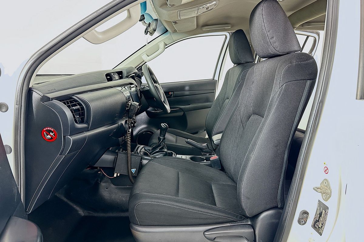 2017 Toyota HILUX SR (4x4) GUN126R 4X4
