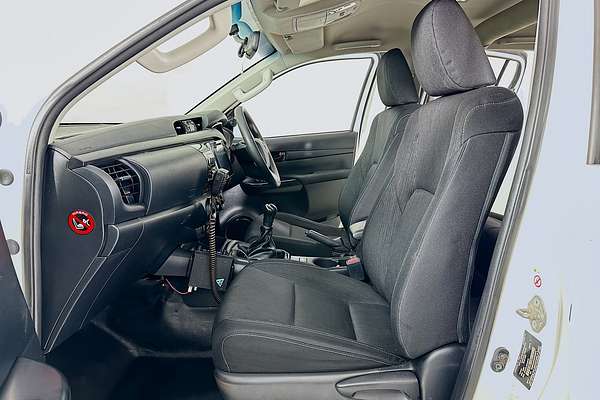 2017 Toyota HILUX SR (4x4) GUN126R 4X4