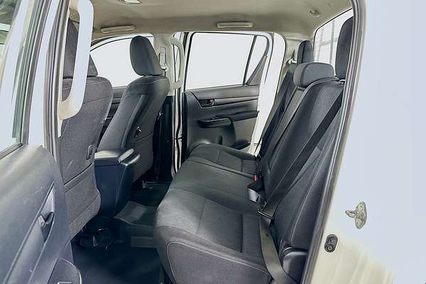 2020 Toyota HILUX SR (4x4) GUN126R FACELIFT 4X4
