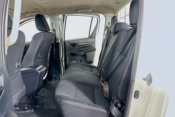 2020 Toyota HILUX SR (4x4) GUN126R FACELIFT 4X4