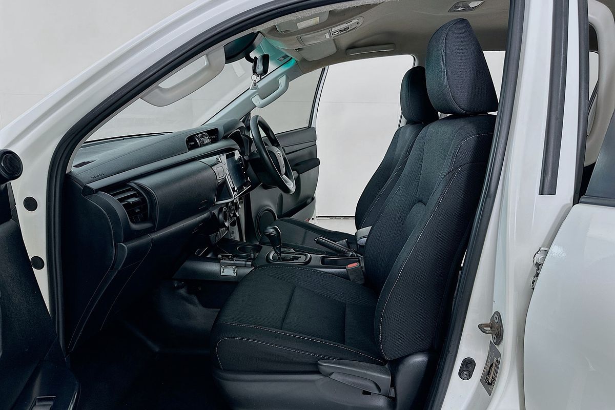 2021 Toyota HILUX SR (4x4) GUN126R FACELIFT 4X4