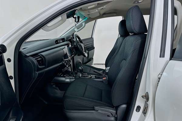 2021 Toyota HILUX SR (4x4) GUN126R FACELIFT 4X4